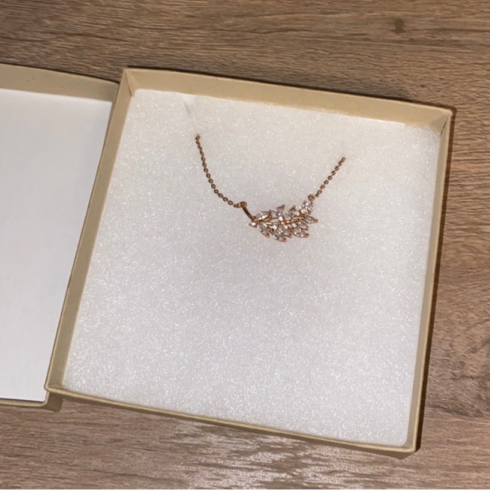 Women’s necklace